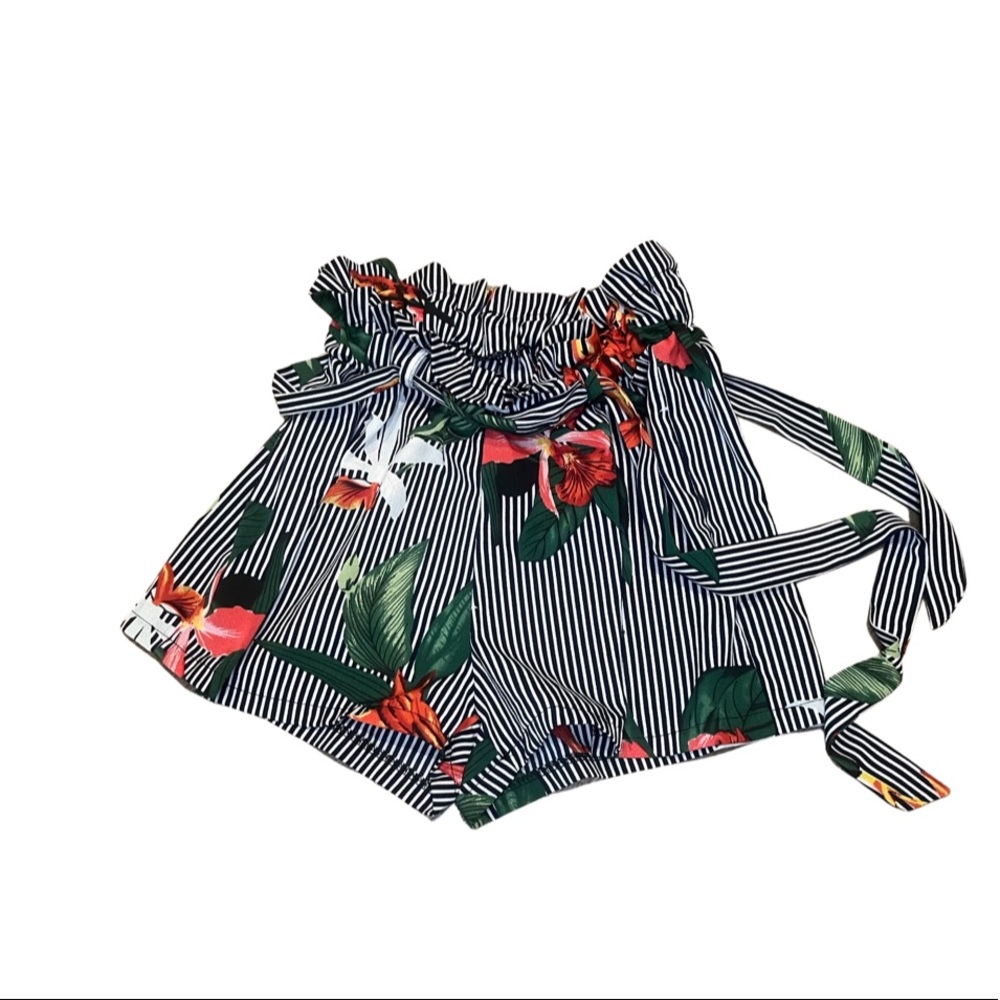 Super Cute Summer Tropical Shorts with Belt size S/M Stretchy Waist Like New